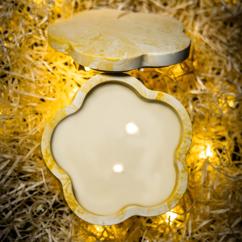 "Golden Glow" premium candle