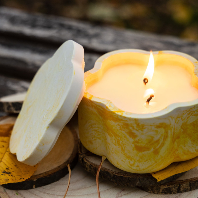 "Golden Glow" premium candle
