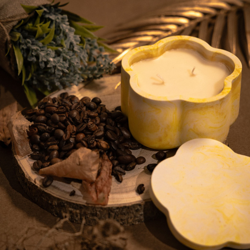 "Golden Glow" premium candle