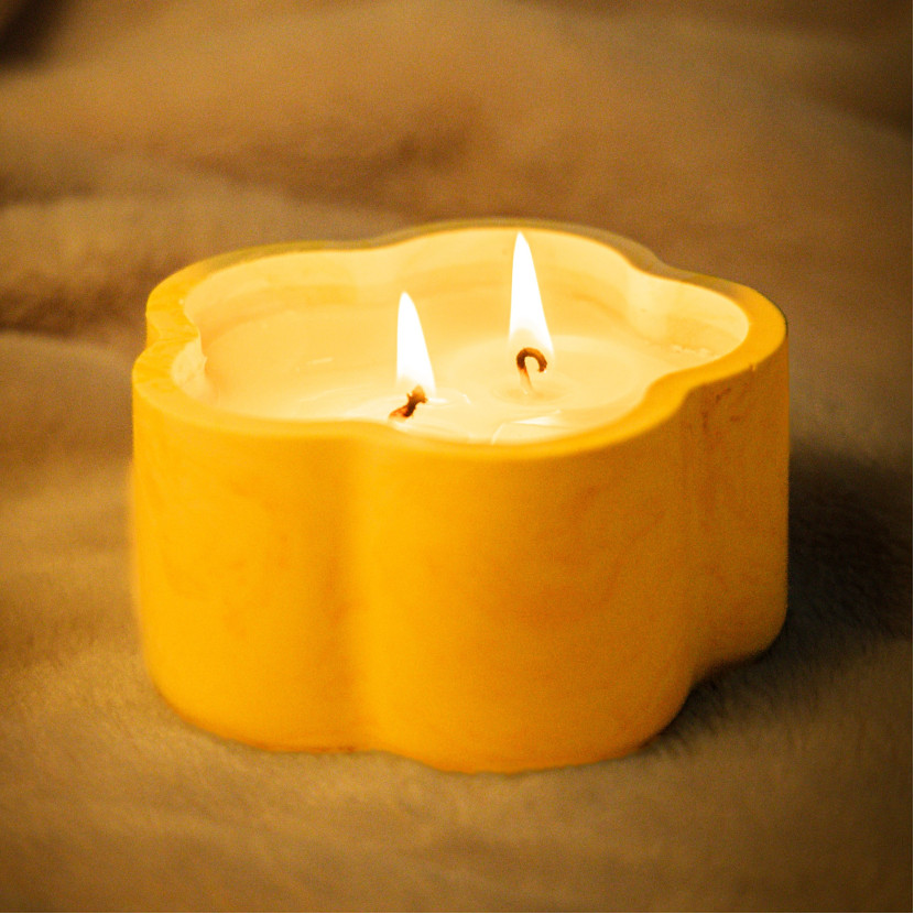 "Golden Glow" premium candle