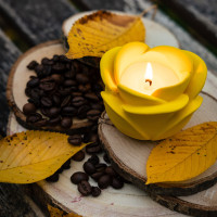 "Golden Bloom" premium candle