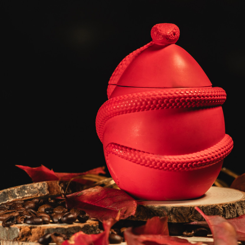 Decorative scented candle ‘Snake’